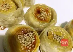 Illustration of how to make hand cake version of banana pie 6