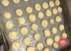 Illustration of how to make crispy egg biscuits 7