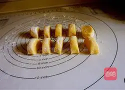 Illustration of how to make Halloween finger cookies 9