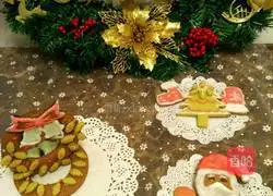 Illustration of how to make Christmas frosted cookies 14