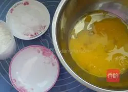 Egg yolk biscuits.Illustration of how to make them 2