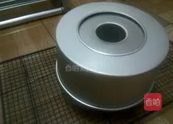 Illustration of how to make hollow latte art chiffon cake 18