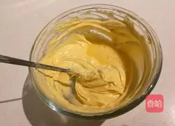 Illustration of how to make Mickey Mouse butter cookies 2