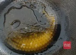 Illustration of making homemade amber walnut kernels 4