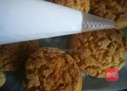 Illustration of how to make pineapple puffs 15