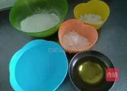 Illustration of making glutinous rice rolls with bean paste 1