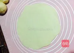 Illustration of how to make banana and mango pie 5