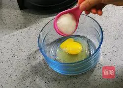 Illustration of how to make pandan waffles 2