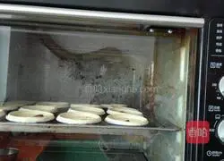 Illustration of how to make raisin, candied dates and blackcurrant egg tarts 10