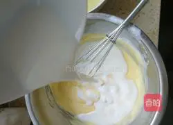Illustration of how to make whipped cream tart 3