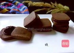 Illustration of how to make sandwich biscuits 14