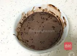 Illustration of how to make oil-free cocoa chiffon cake 3