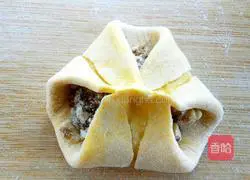 Illustration of how to make pumpkin noodle walnut brown sugar buns 18