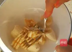 Illustration of how to make banana oatmeal cake 2