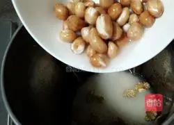 Illustration of how to make walnut and peanut paste 3