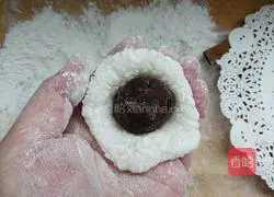 Illustration of how to make red bean paste glutinous rice balls 7 