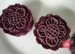 Illustration of how to make colorful purple sweet potato cake 6