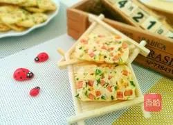Illustration of how to make chives, ham and meat floss saltine crackers 11