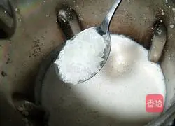 Illustration of how to make walnut and peanut paste 5