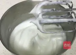 Illustration of how to make lychee chiffon cake 3