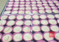 Illustration of how to make cupcakes 7