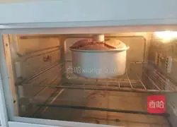 Illustration of how to make hollow chiffon cake with glaze 13 