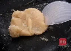 Illustration of how to make crispy puffs 3