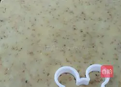 Illustration of how to make Mickey sesame cookies 6