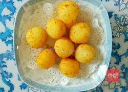 Illustration of how to make potato cheese balls 13