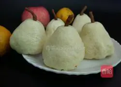 Illustration of how to make pear bean paste buns 10