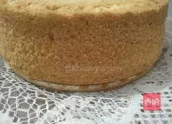 Illustration of how to make chiffon cake 17
