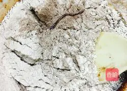 Illustration of how to make snowflake chocolate chip cookies 8