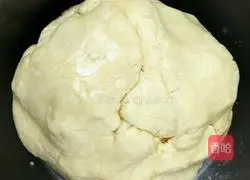 Illustration of how to make three-dimensional Christmas tree cookies 4