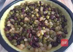 Illustration of how to make honey bean cheese pie 13