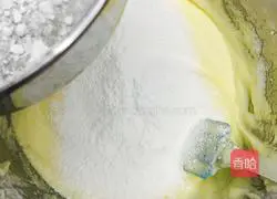 Illustration of how to make chive and meat floss cupcakes 5