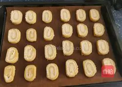 Illustration of how to make coconut cheese cookies 10