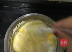 Illustration of how to make chiffon cake 4