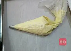 Illustration of how to make egg yolk yuan egg yolk biscuits 9