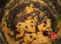 Illustration of making honey bean biscuits 4