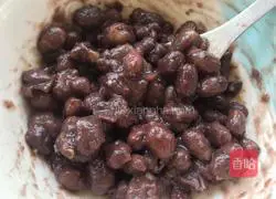 Illustration of how to make honey bean egg tarts 3