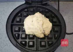 Illustration of how to make black currant waffles 14