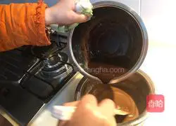 Illustration of how to make chocolate cake 4