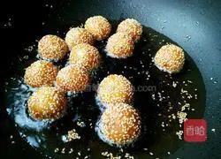 Illustration of how to make fried pumpkin balls 15