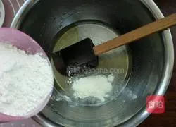 Illustration of how to make crispy bean paste rolls 4