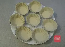 Illustration of how to make dumpling skin egg tarts 2