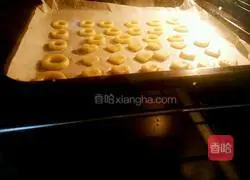 Illustration of how to make Chinese Valentine's Day love ring biscuits 12