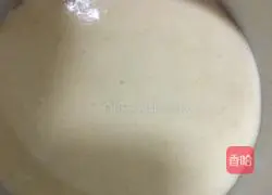 Illustration of how to make a small 6-inch lemon cake base 15