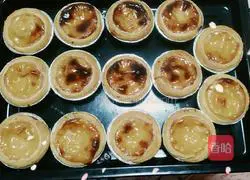 Illustration of how to make light cream condensed milk egg tart 15