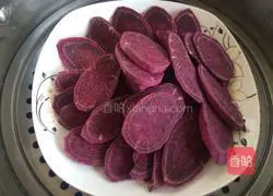 Illustration of how to open purple sweet potato 4
