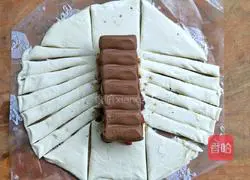 Chocolate Nut Crisp Pie Recipe Illustration 6